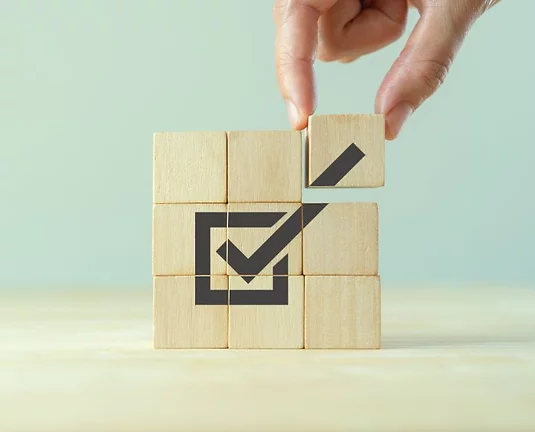 6 wood blocks with a picture of a checkmark.